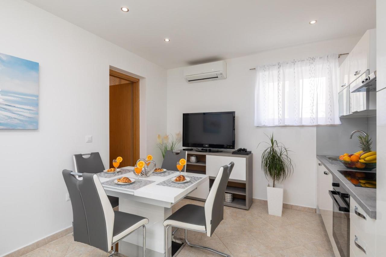 אומיס Fba Family Beach Apartments מראה חיצוני תמונה